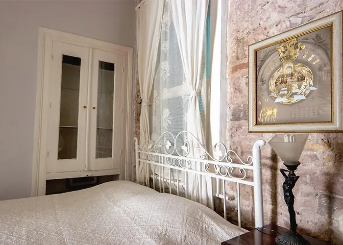 Kuleli Konak * Ayvalı